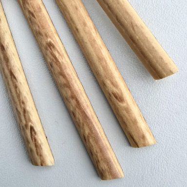 Dekoratives Rattan-Muster in Sandelholz-Farbtönen